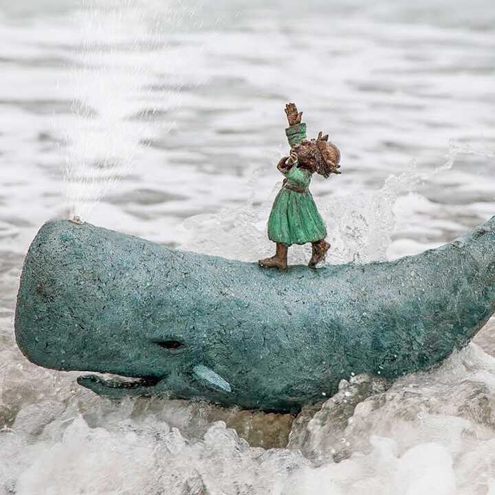 The Bathing King on Whale