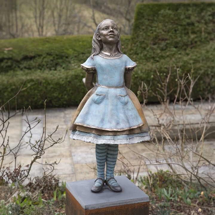 alice-enchanted-square.jpg?