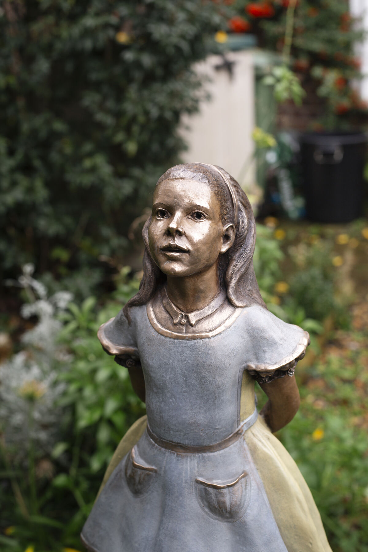 Alice Medium_1.JPG