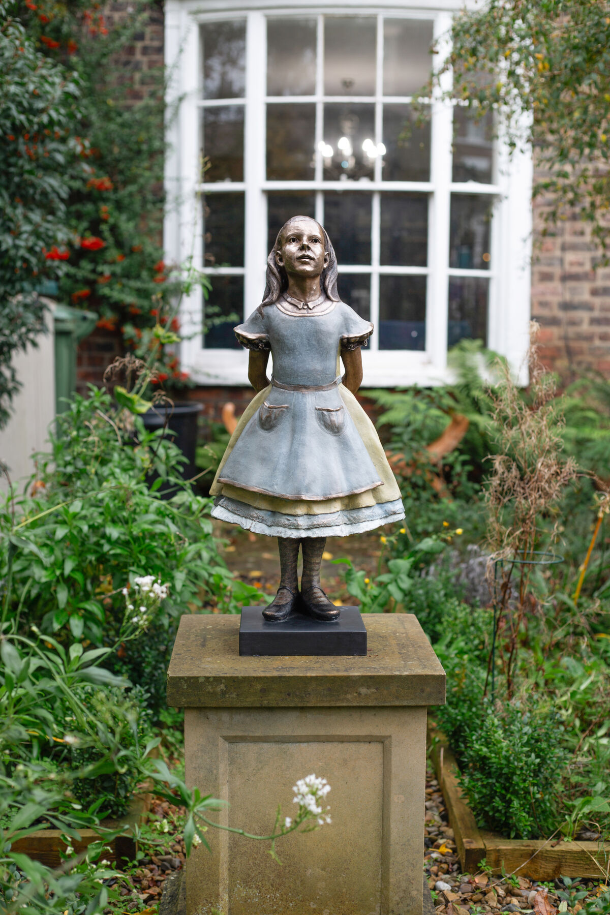 Alice Medium .jpg