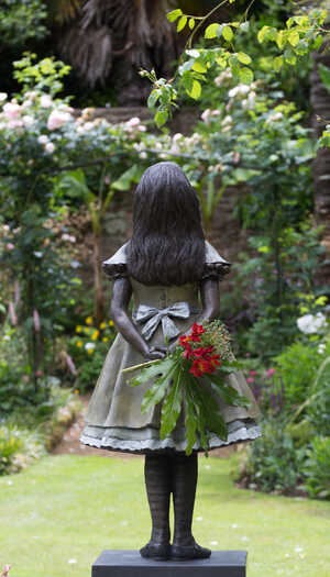 alice sculputre and cheshire cat at Forde Abbey alice sculputre and cheshire cat at Forde Abbey
