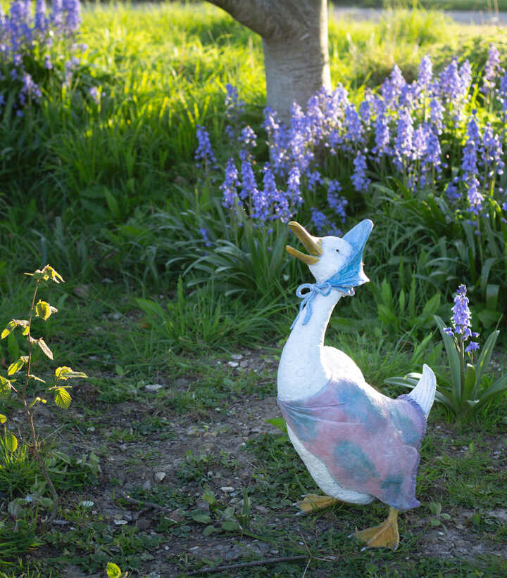 Jemima Puddle-Duck garden scupture 