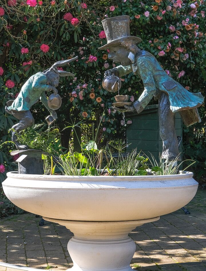Tea Party Urn - Bronze Water Feature