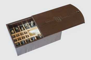pewter alice in wonderland chess set in box