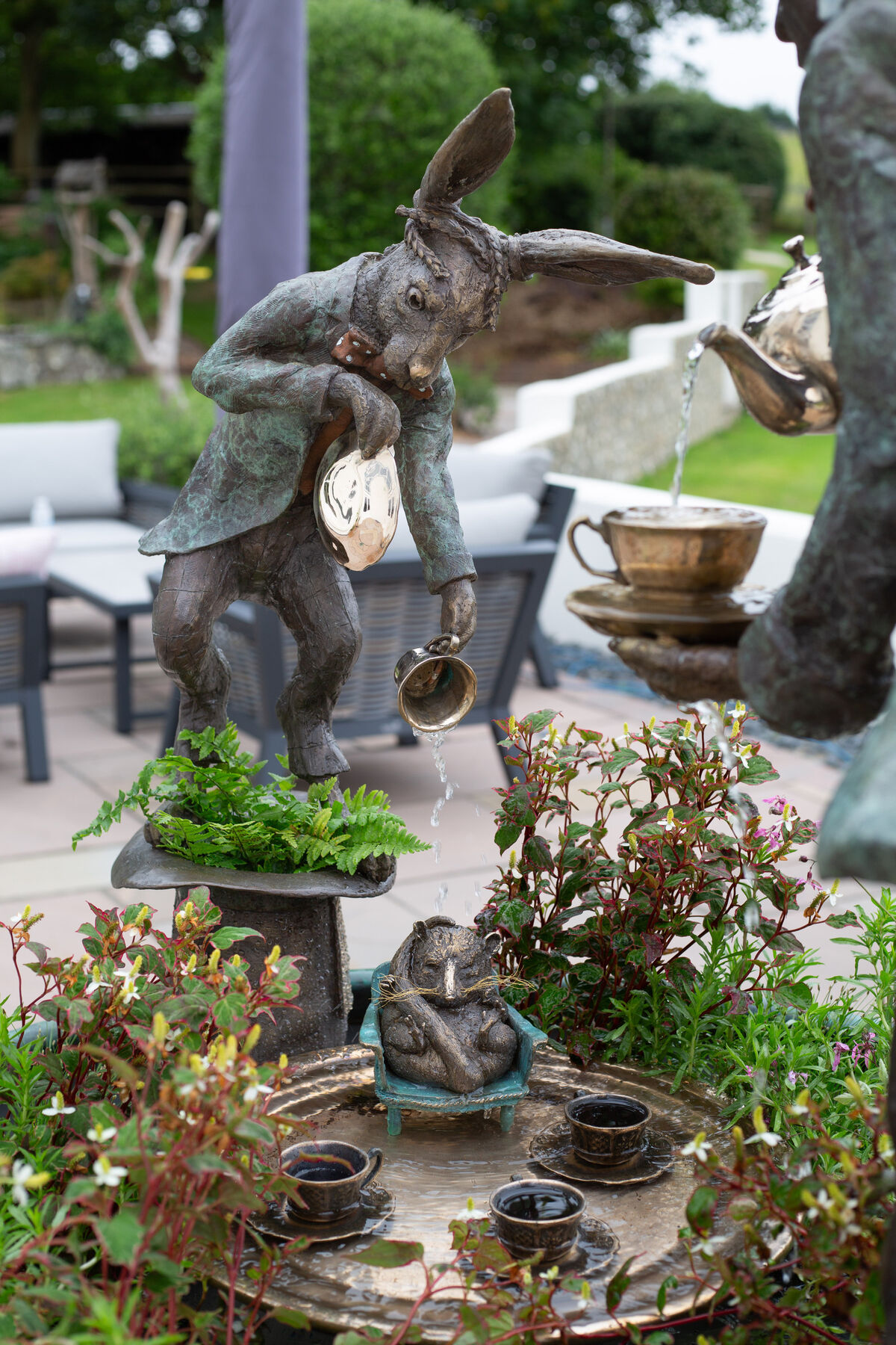 T-Party Bronze urn-10.jpg