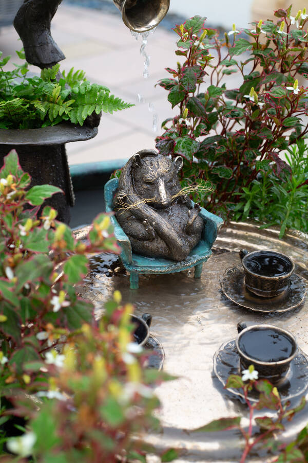 T-Party Bronze urn-11.jpg