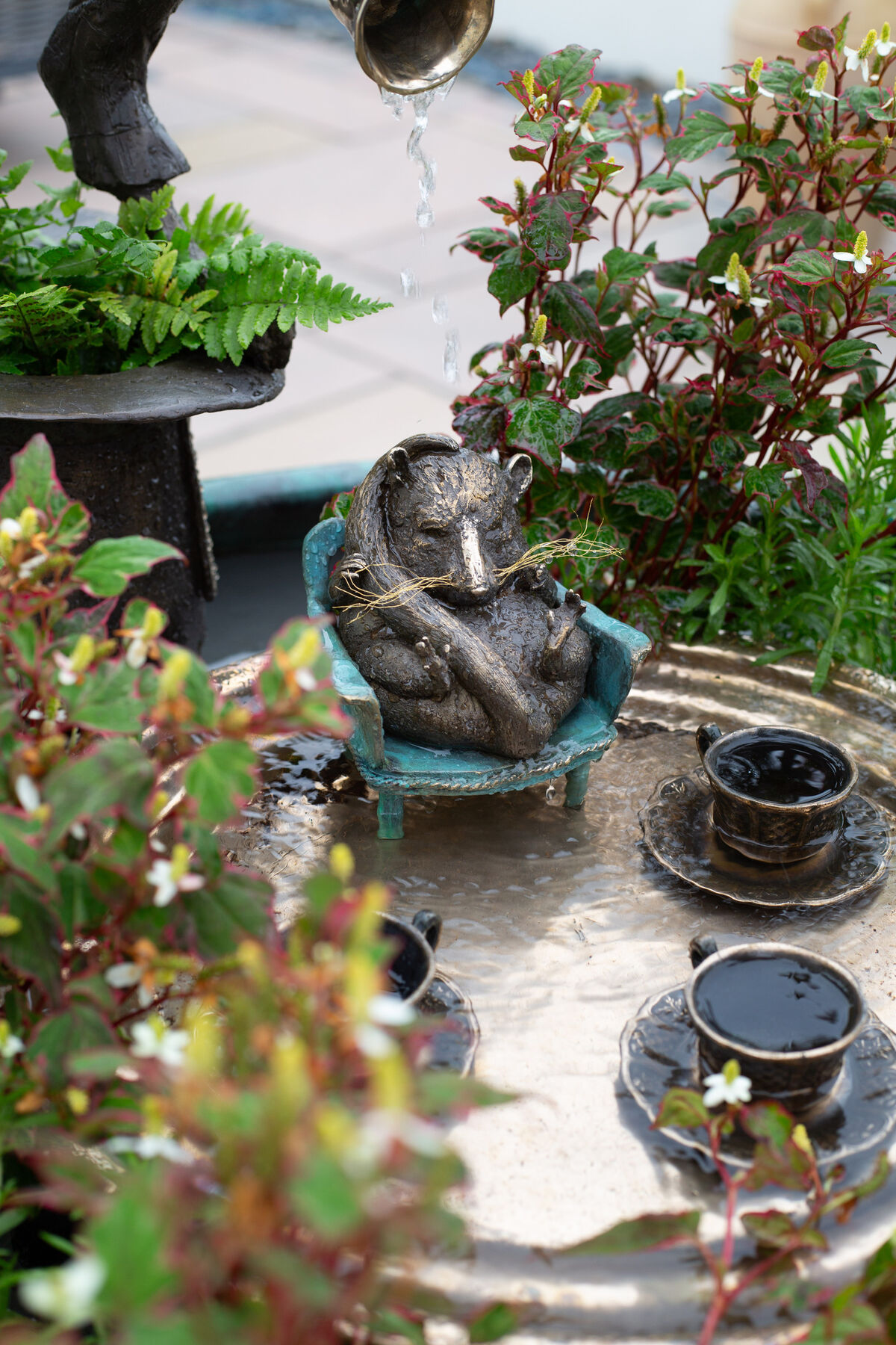 T-Party Bronze urn-11.jpg