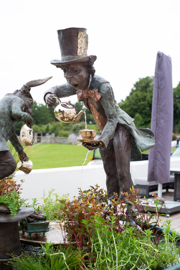 T-Party Bronze urn-12.jpg
