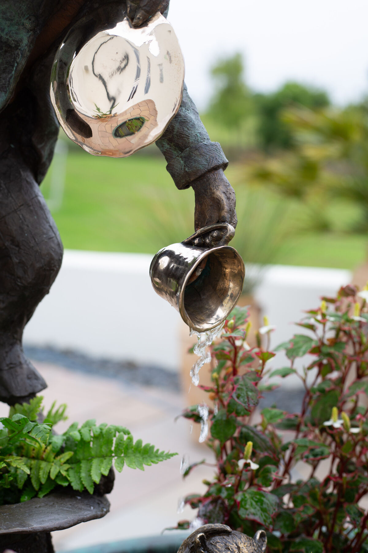 T-Party Bronze urn.jpg