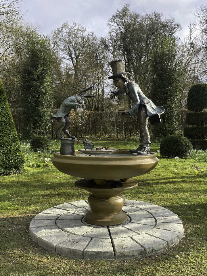 Tea Party & Resin Urn - Bronze Water Feature