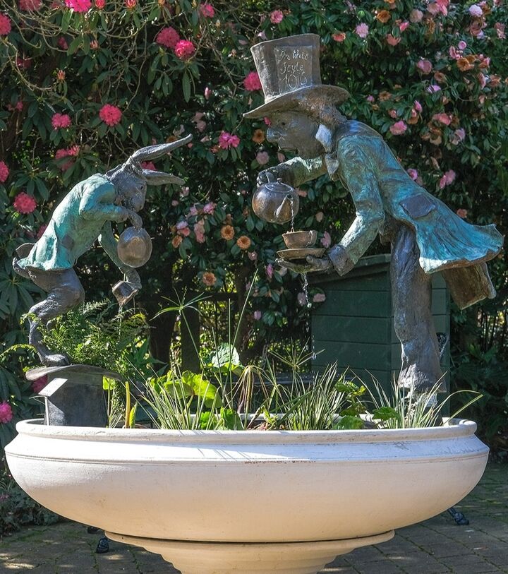 Tea Party Urn - Bronze Water Feature