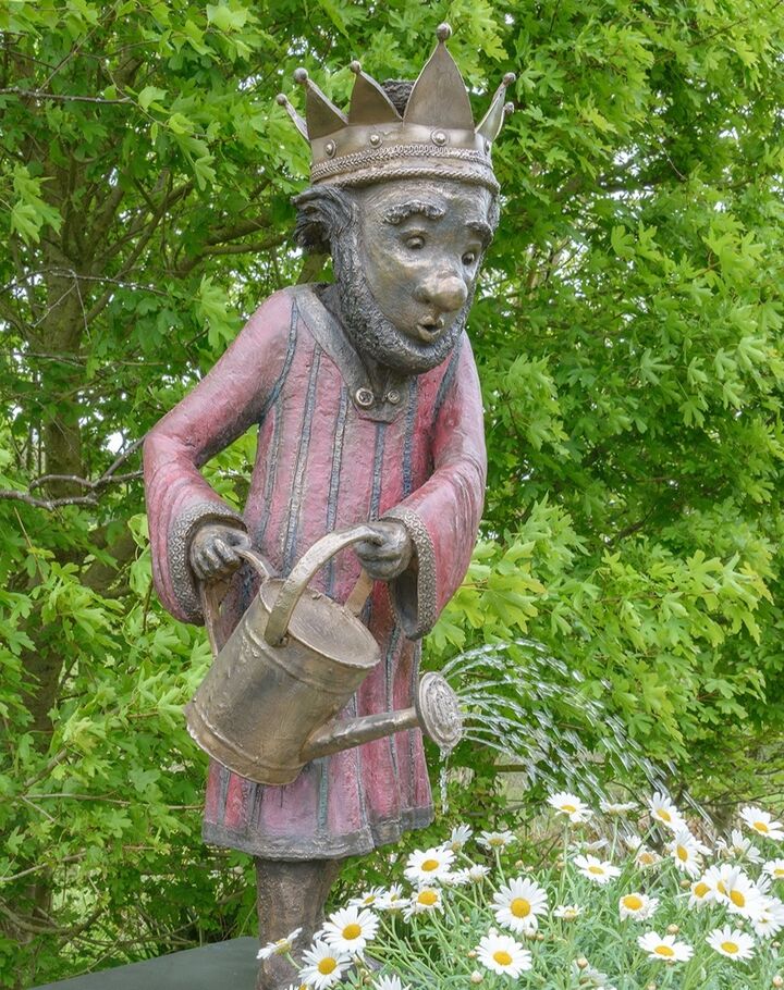 The Barefoot King - Bronze Water Feature