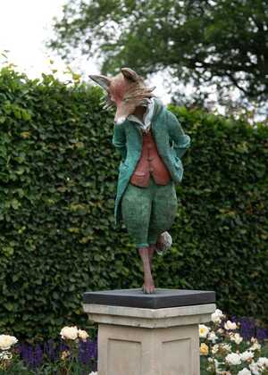 Beatrix Potter sculpture, Mr Tod